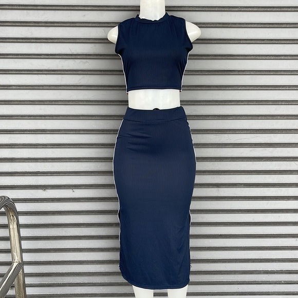 Crop Skirt Set Size M - Picture 2 of 8
